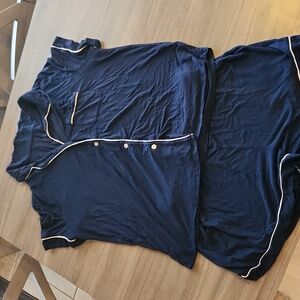 Stars above matching 2 piece pajamaset shorts, navy blue size large.